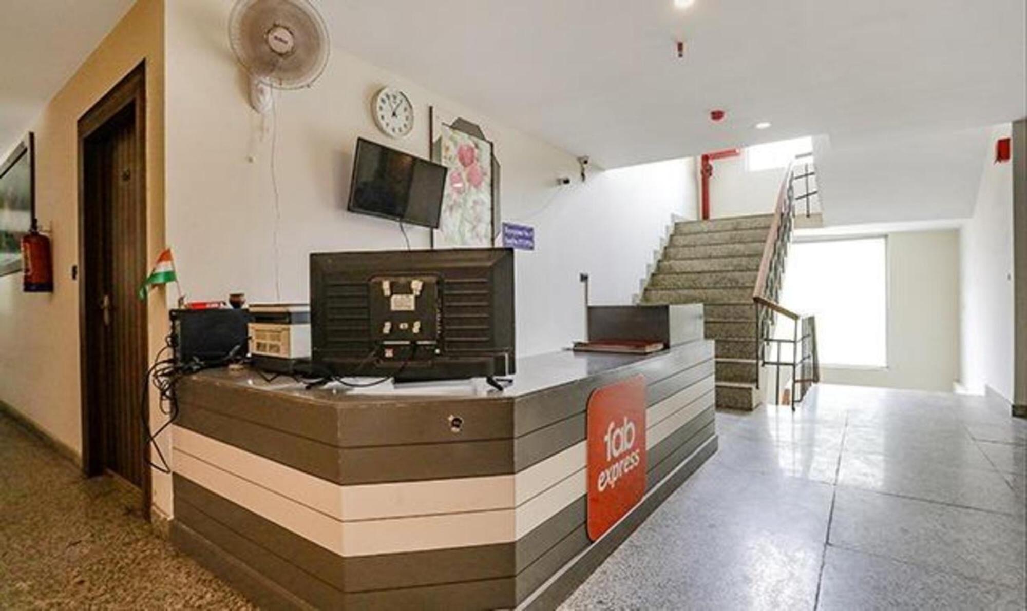 Fabhotel F9 Sector 58 Noida Eksteriør bilde